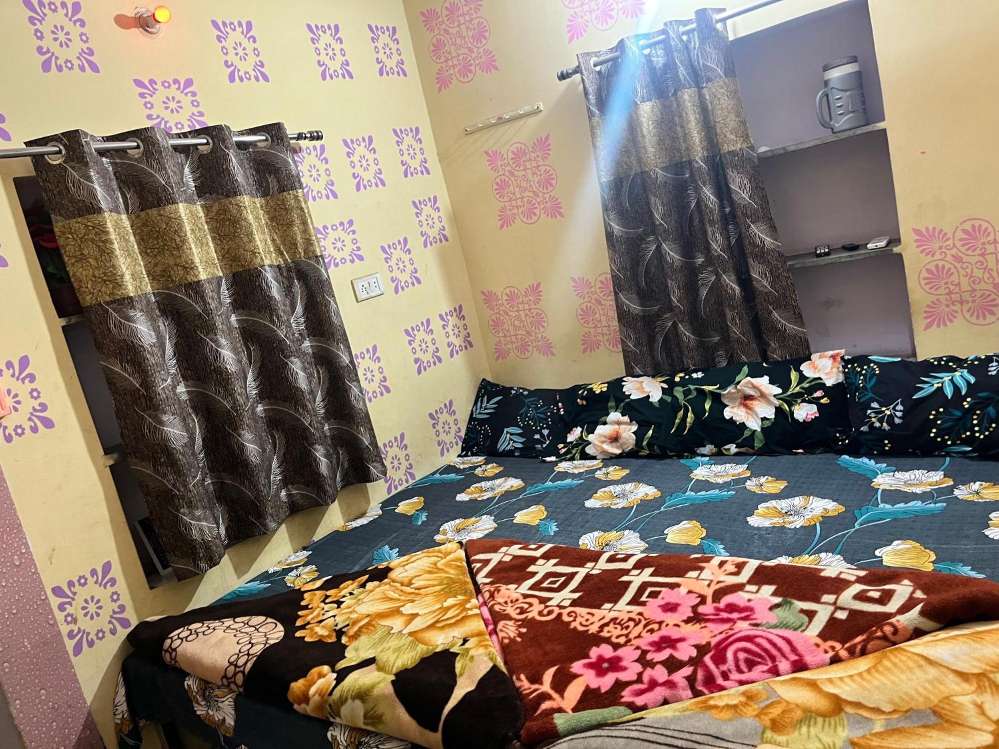 Hardik Guest House & General Store Ringas Екстериор снимка